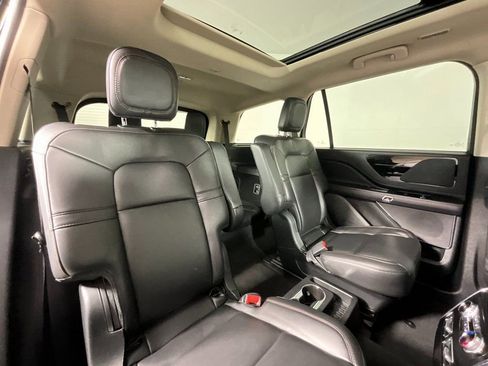 Used 2023 Lincoln Aviator 2WD w/ Premium Package image 22