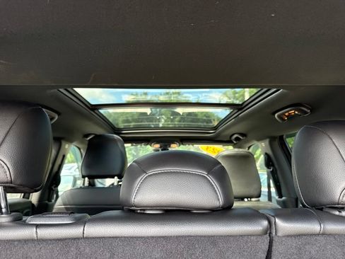 Used 2023 Jeep Compass Latitude w/ Sun and Sound Group AWD/4WD image 9