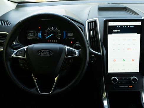 Used 2024 Ford Edge Titanium image 28