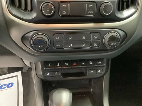 Used 2022 Chevrolet Colorado Z71 w/ Safety Package AWD/4WD image 18