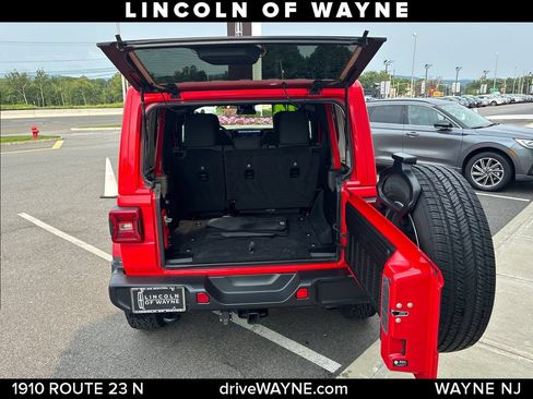 Used 2024 Jeep Wrangler Unlimited Sahara AWD/4WD image 6