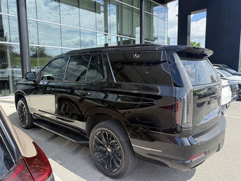 Used 2025 Cadillac Escalade Premium Luxury AWD/4WD image 9