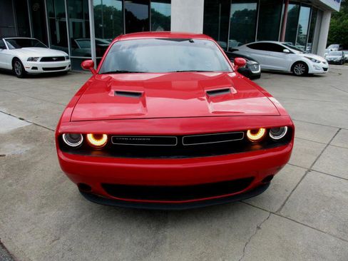 Used 2016 Dodge Challenger SXT image 3