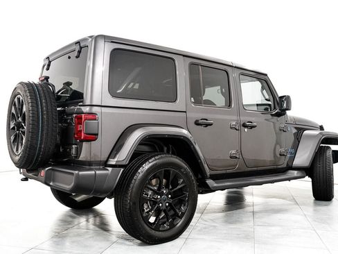 Used 2025 Jeep Wrangler Unlimited Sahara AWD/4WD image 7