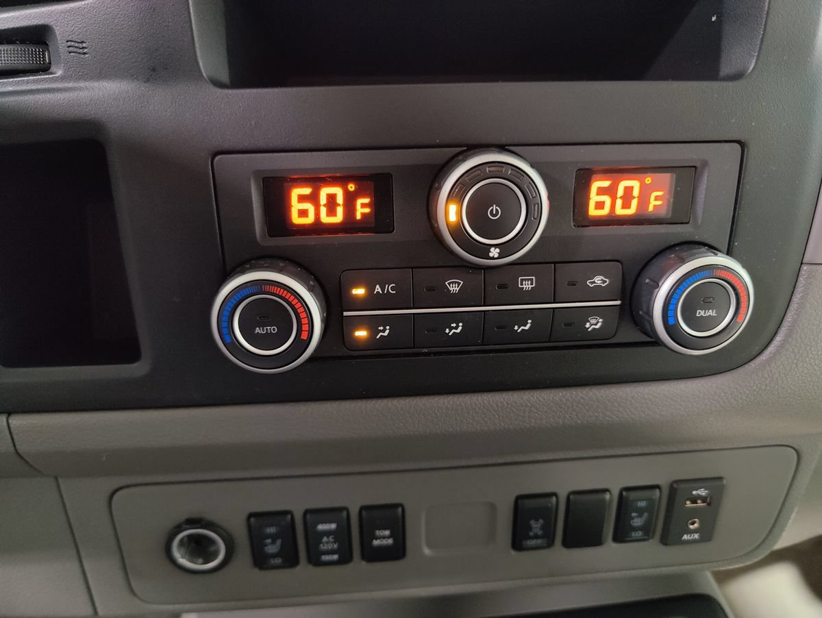 Used 2015 Nissan NV 3500 SL w/ Technology Package RWD image 34