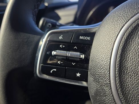 Certified 2025 Kia Carnival LXS image 24