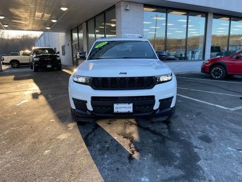 Used 2023 Jeep Grand Cherokee L Laredo image 2