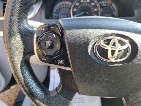 Used 2012 Toyota Camry LE image 27