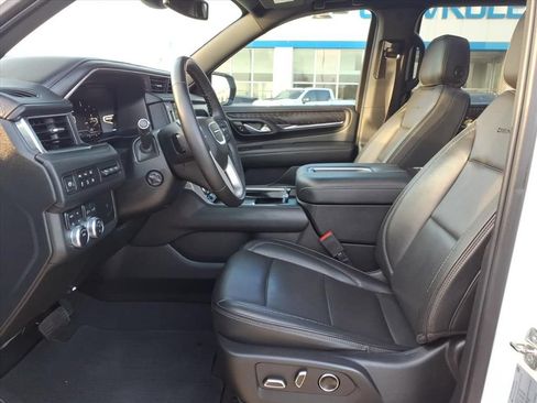 Used 2024 GMC Yukon XL Denali AWD/4WD image 19