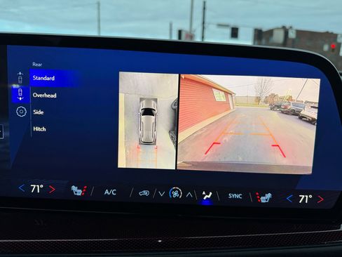 Used 2025 Chevrolet Traverse Z71 w/ Enhanced Driving Package image 27