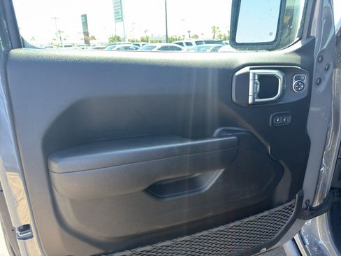 Used 2023 Jeep Wrangler Unlimited Sport AWD/4WD image 9