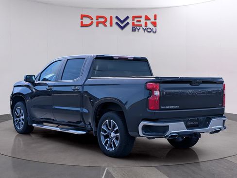 Used 2022 Chevrolet Silverado 1500 LT w/ Z71 Off-Road Package AWD/4WD image 3