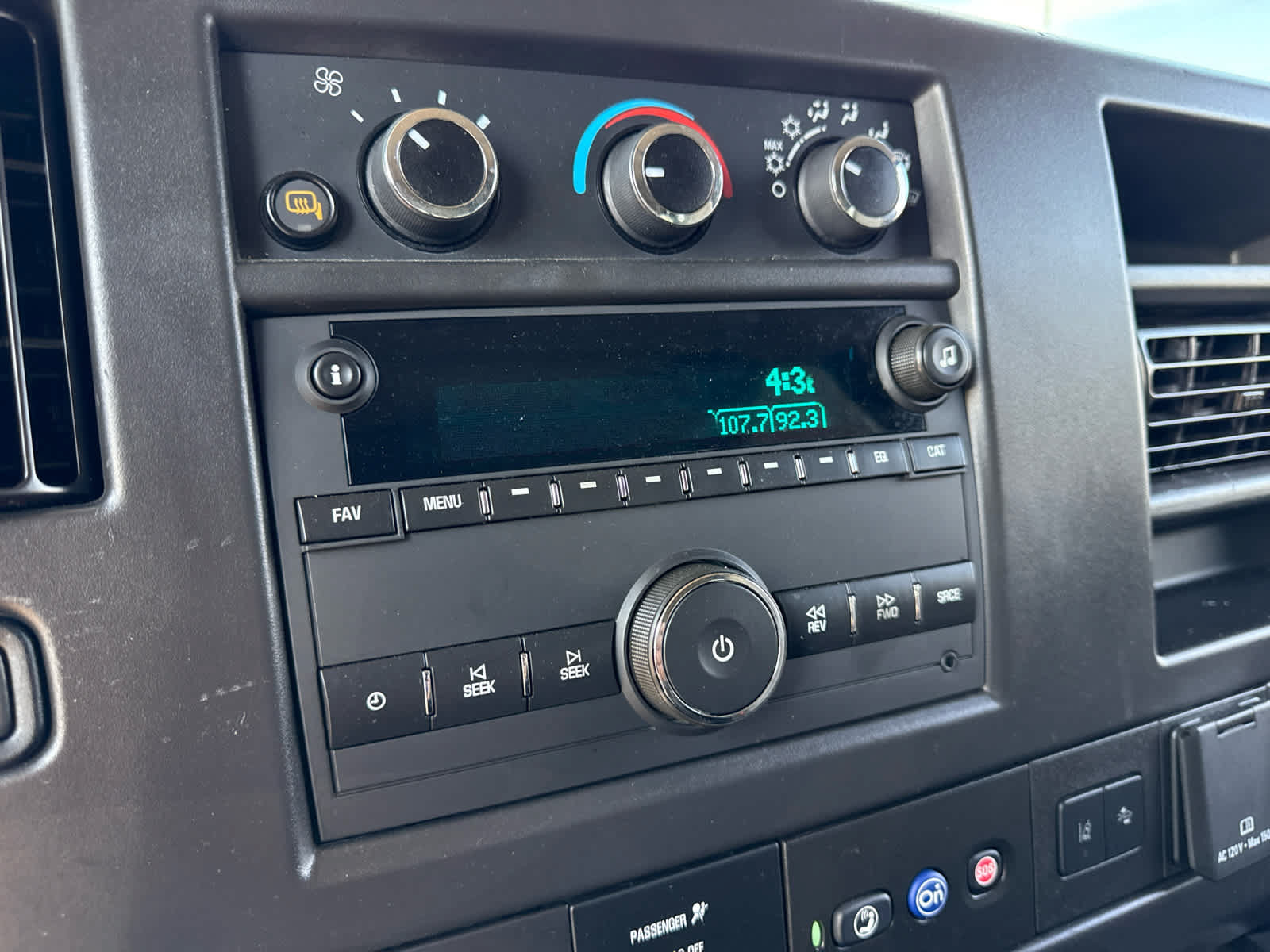 Certified 2024 Chevrolet Express 3500 LT w/ LT Preferred Equipment Group RWD image 14