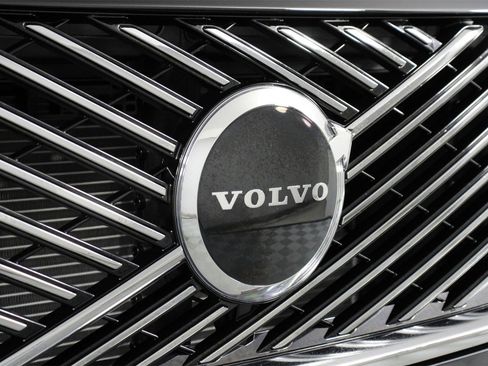 Certified 2025 Volvo XC90 B5 Core w/ Protection Package Premier image 27