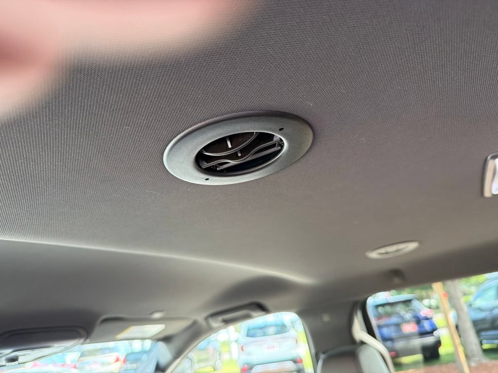 Used 2024 Chevrolet Suburban LT RWD image 19