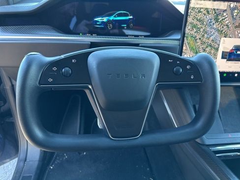 Used 2022 Tesla Model X Plaid image 9
