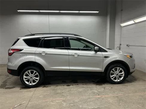 Certified 2018 Ford Escape SE image 3