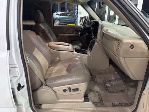Used 2004 GMC Sierra 2500 SLT w/ Heavy-Duty Power Package AWD/4WD image 13