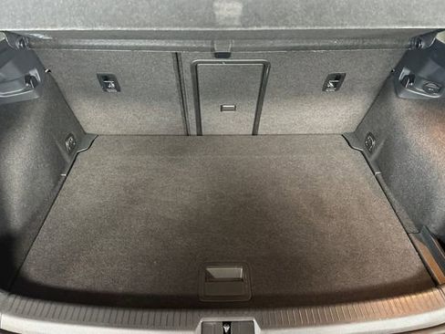 Used 2016 Volkswagen e-Golf SE image 18