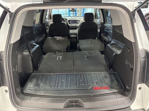 Used 2023 GMC Acadia SLE w/ LPO, Floor Liner Package image 35