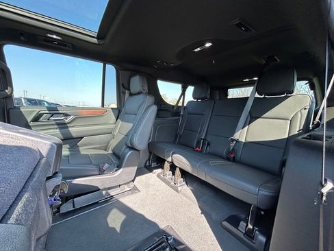 Used 2025 GMC Yukon XL Denali w/ Sun & Power Step Package image 12
