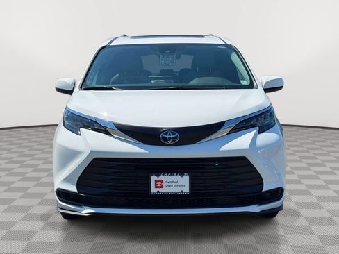 Used 2025 Toyota Sienna LE w/ LE Plus Package AWD/4WD image 2