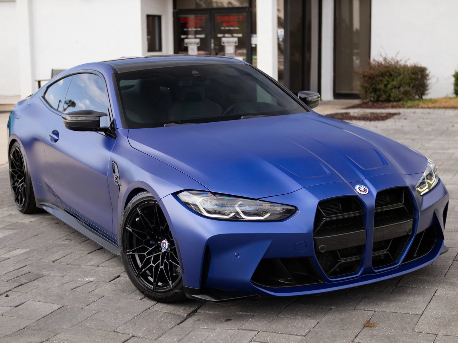 Used 2022 BMW M4 Competition w/ M Carbon Exterior Package RWD image 2