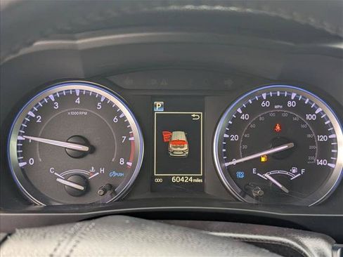 Used 2019 Toyota Highlander SE FWD image 11