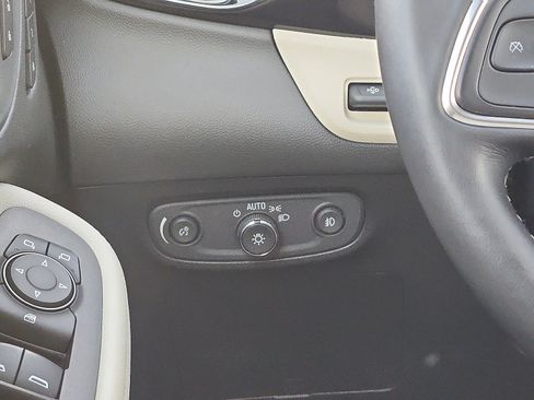 Used 2021 Buick Encore GX Essence w/ Advanced Technology Package image 13