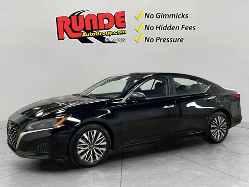 Used 2024 Nissan Altima 2.5 SV FWD image 1