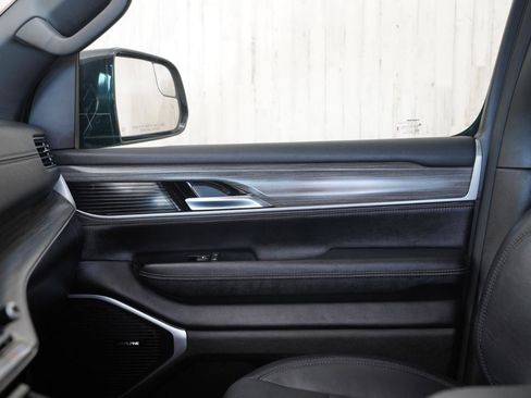 Used 2024 Jeep Wagoneer L Series II w/ Flexible Seating Group image 32