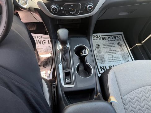 Used 2023 Chevrolet Equinox LT AWD/4WD image 17