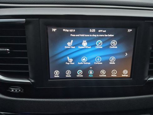 Used 2020 Chrysler Pacifica Touring-L image 16