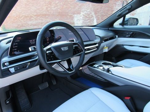 New 2025 Cadillac Lyriq Luxury image 6