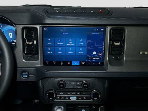 New 2025 Ford Bronco Badlands image 25