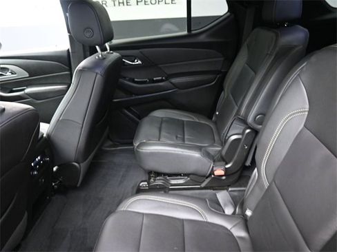 Used 2023 Chevrolet Traverse LT image 23