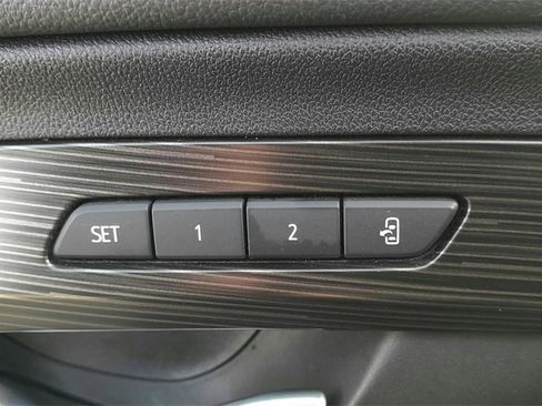 Used 2024 GMC Terrain SLT image 17