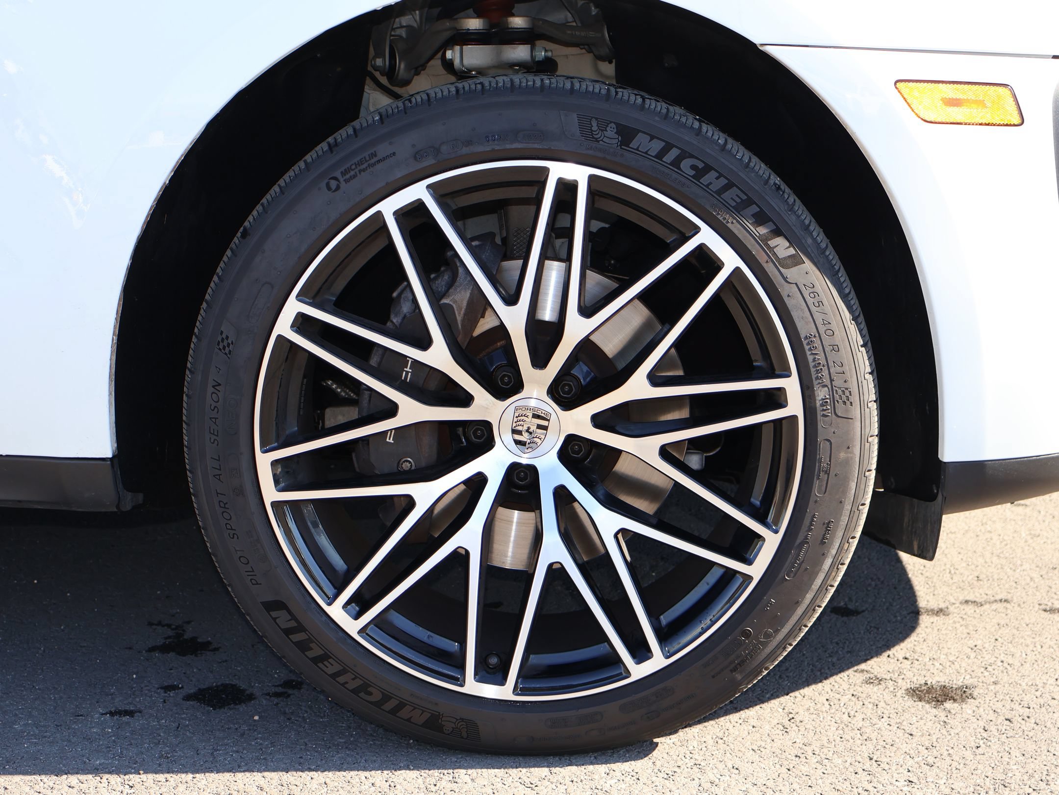 Used 2023 Porsche Macan AWD/4WD image 12