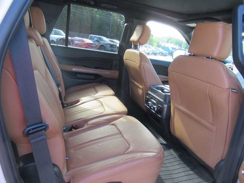Used 2022 Ford Expedition Platinum AWD/4WD image 18