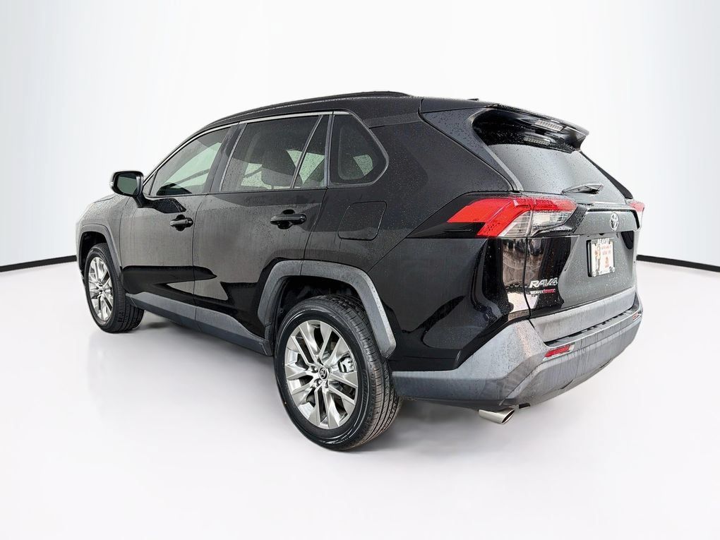Used 2021 Toyota RAV4 XLE Premium FWD image 7