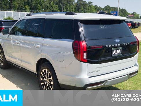 Used 2025 Ford Expedition Platinum AWD/4WD image 11