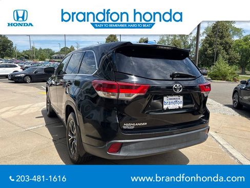 Used 2017 Toyota Highlander Plus AWD/4WD image 4