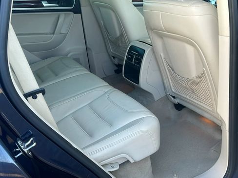 Used 2013 Volkswagen Touareg TDI AWD/4WD image 16