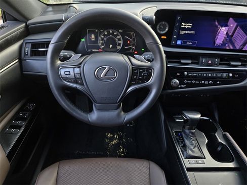 Used 2023 Lexus ES 300h w/ Premium Package image 13