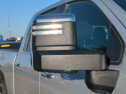 Used 2022 Chevrolet Silverado 2500 LTZ w/ LTZ Premium Package image 11