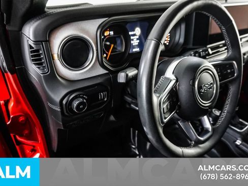 Used 2025 Jeep Wrangler Unlimited Sahara AWD/4WD image 31