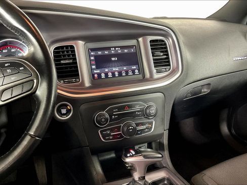 Used 2022 Dodge Charger SXT image 9