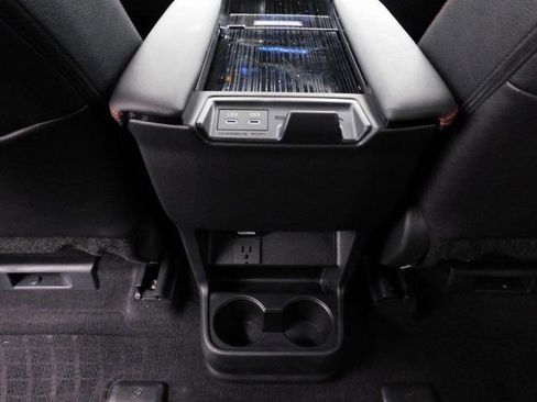 Used 2025 Toyota Sienna XSE image 35