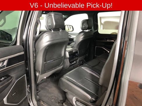 Used 2024 Jeep Wagoneer L Series II w/ Flexible Seating Group AWD/4WD image 12