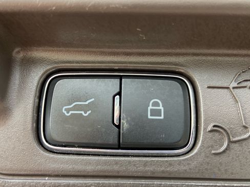 Used 2022 Ford Explorer Platinum w/ Equipment Group 601A AWD/4WD image 15